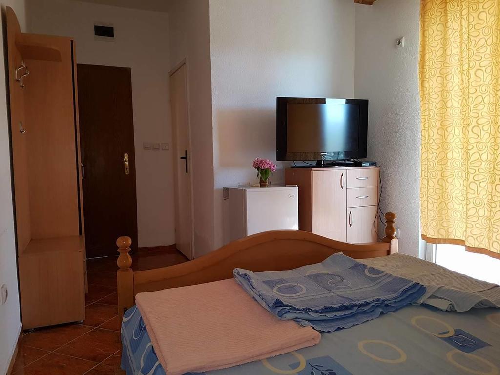 Guesthouse Berlin Bar Bagian luar foto