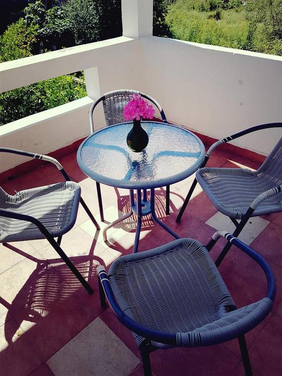 Guesthouse Berlin Bar Bagian luar foto