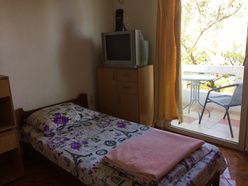 Guesthouse Berlin Bar Bagian luar foto