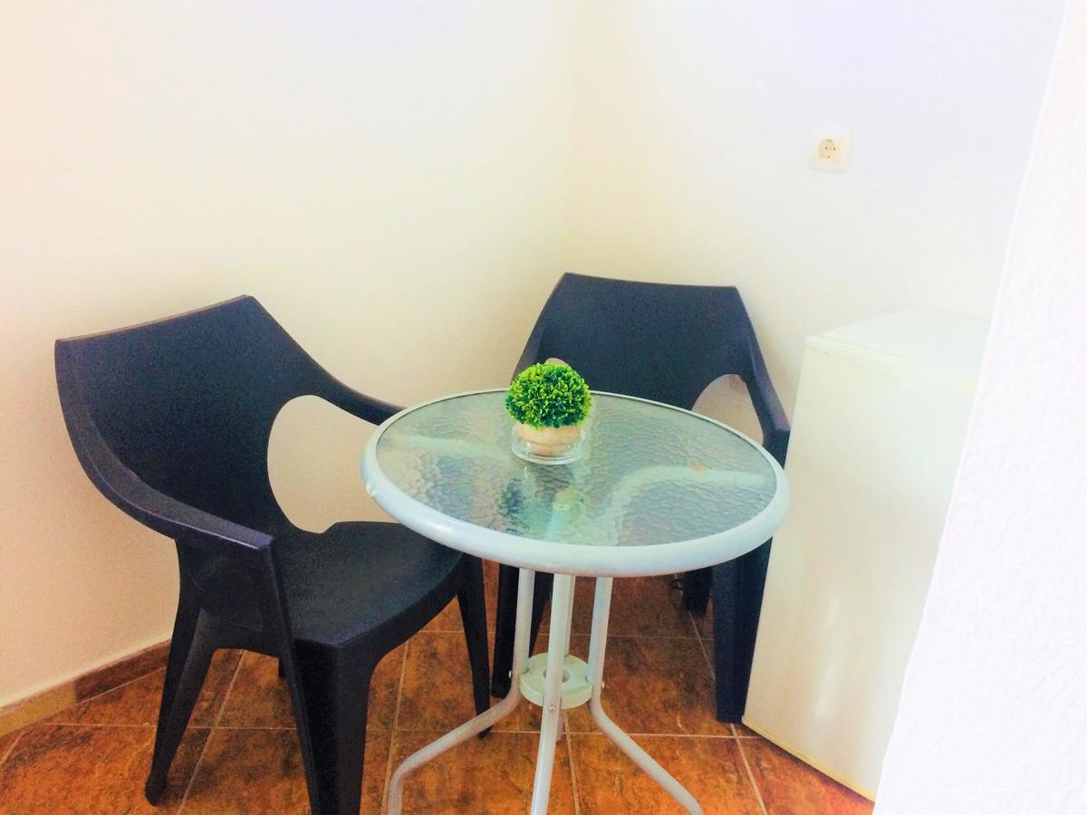 Guesthouse Berlin Bar Bagian luar foto
