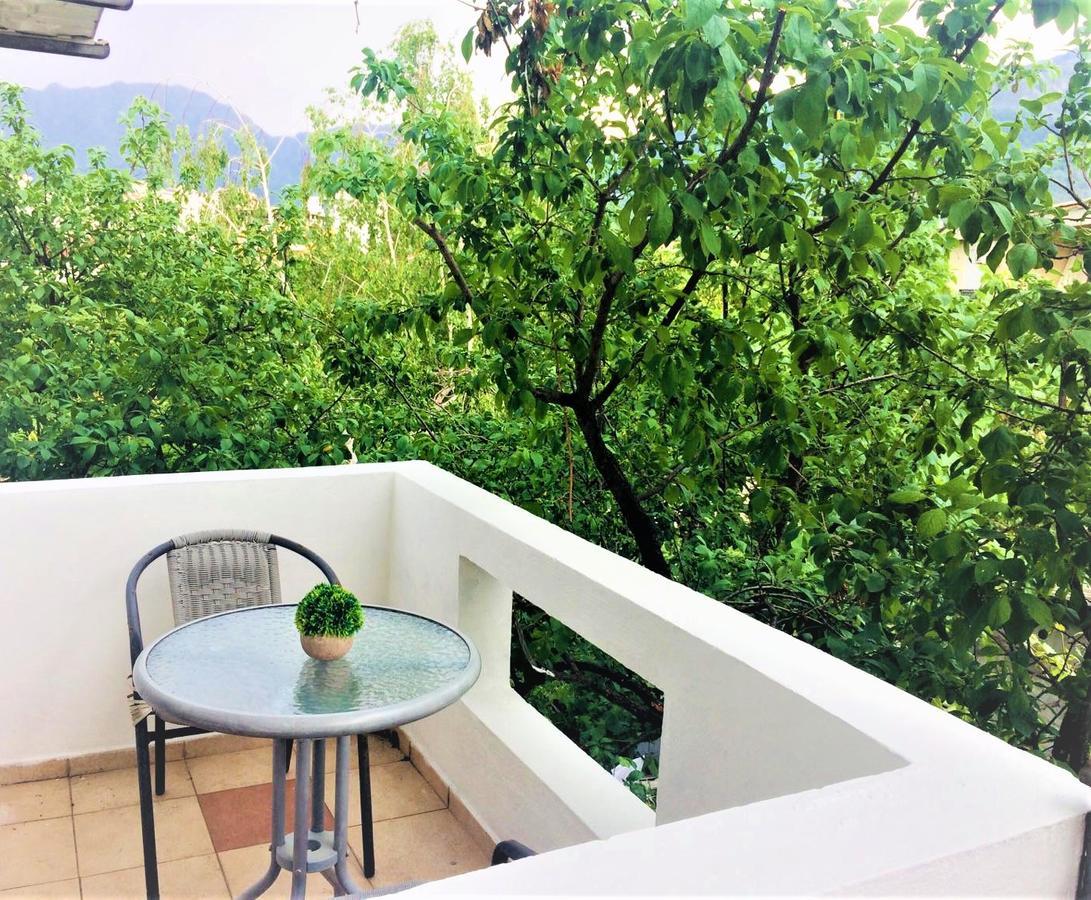 Guesthouse Berlin Bar Bagian luar foto